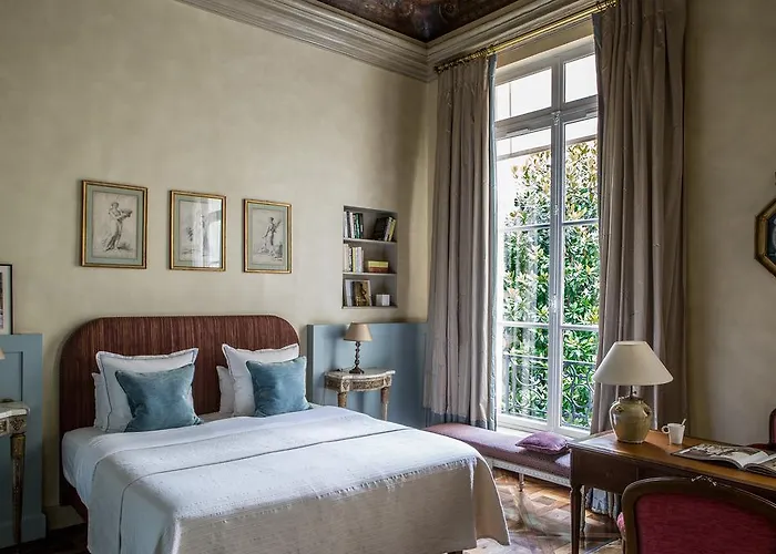 Des Saints Peres - Esprit De France 4*
