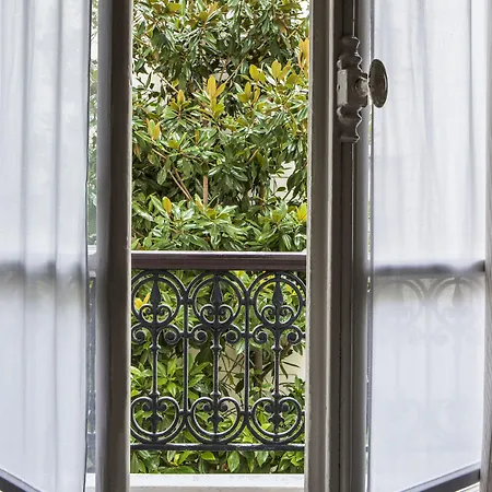 Des Saints Peres - Esprit De France