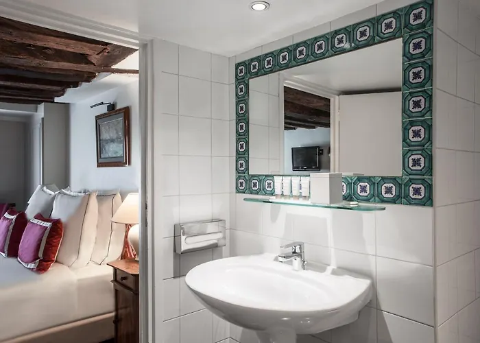 Des Saints Peres - Esprit De France 4*