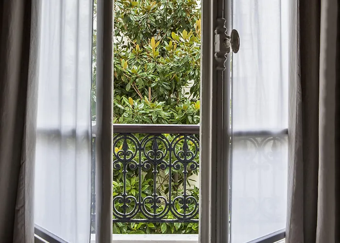 Des Saints Peres - Esprit De France