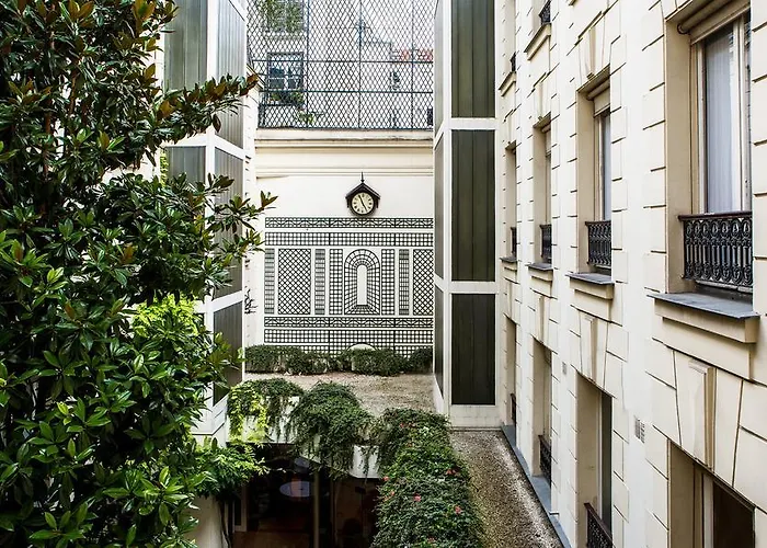 Des Saints Peres - Esprit De France