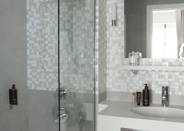 Des Saints Peres - Esprit De France 4*